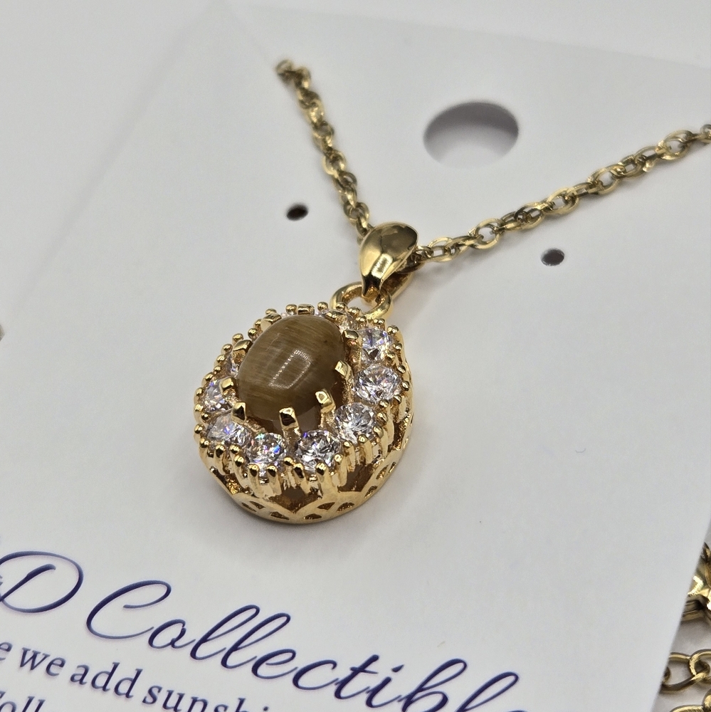 Halo Pendant Necklace Made w Swarovski Crystals Gold 18-20 inch - Picture 5 of 7
